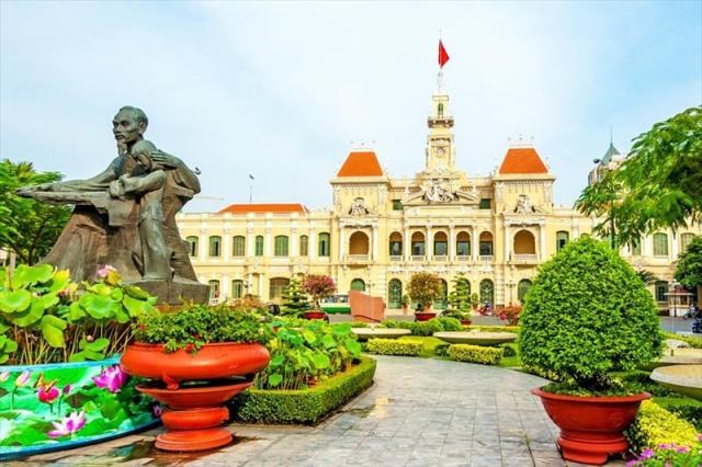 VIETNAM_13_THE CITY HALL.JPG