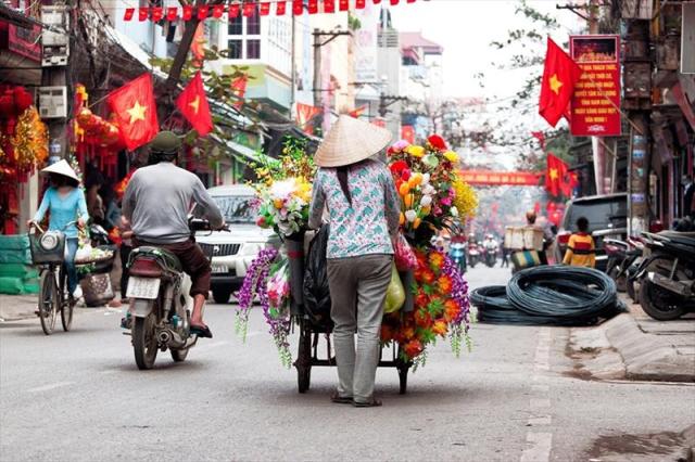 VIETNAM_17_LIFE OF VIETNAMESE VENDOR.JPG