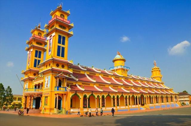 VIETNAM_28_CAO DAI TEMPLE.JPG