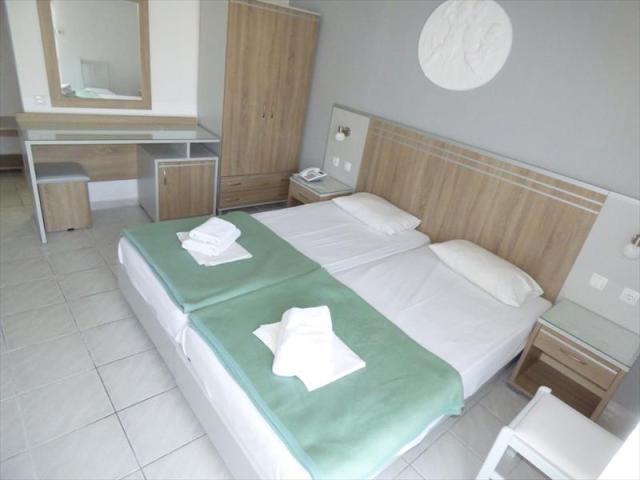 P1070086 (MEDIUM).JPG
