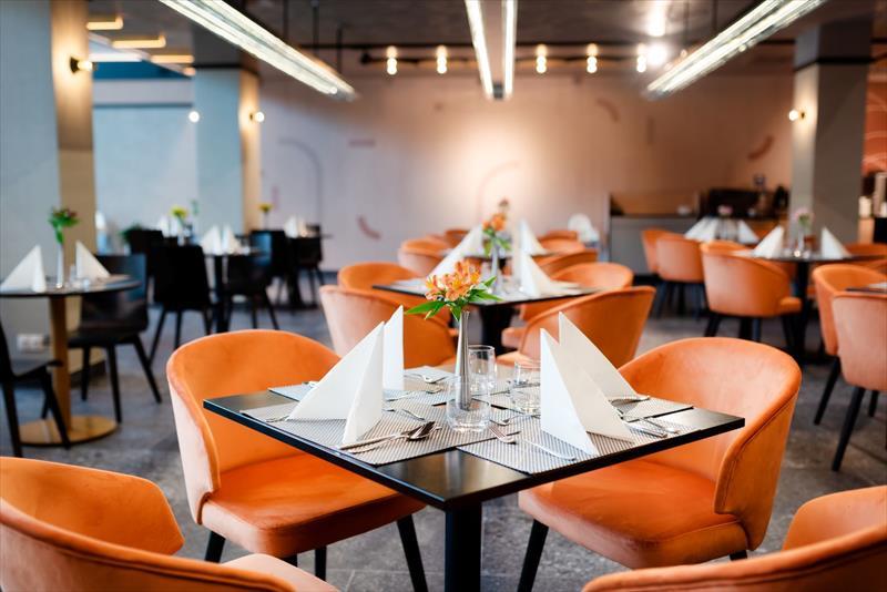 18. HUNGUEST BÜK - EAST WING - RESTAURANT.JPG