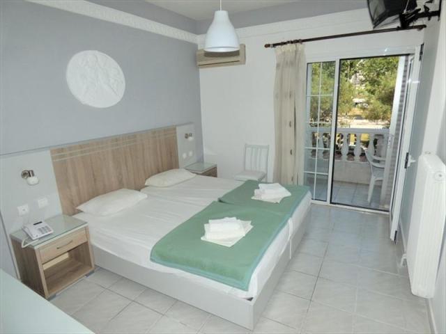 P1070076 (MEDIUM).JPG