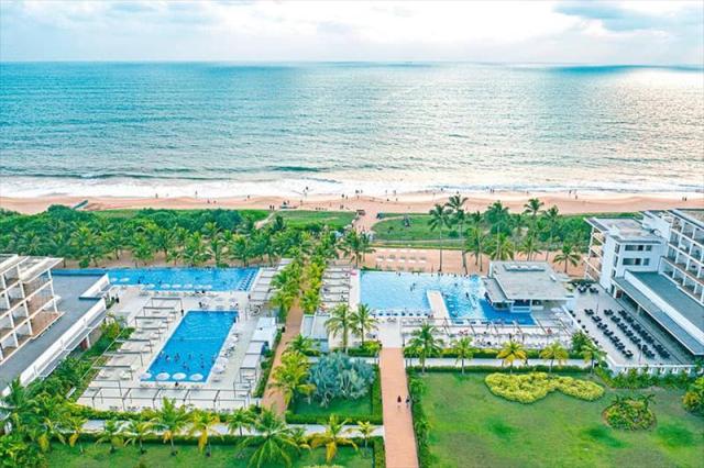 POOL-RIU-SRI-LANKA.JPG