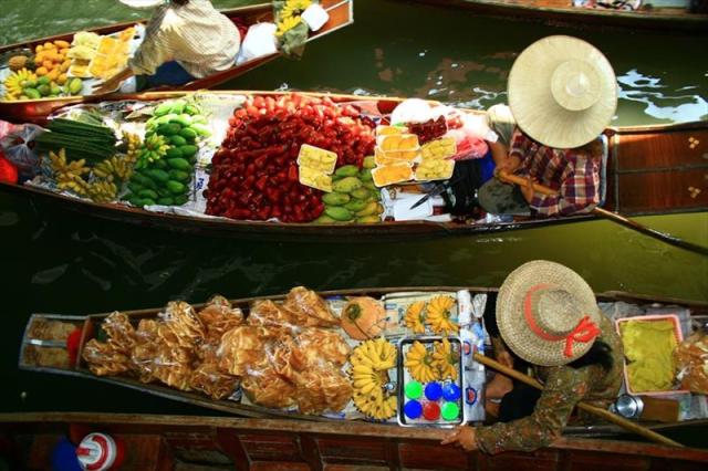 VIETNAM_10_MARCH FLOTTANT.JPG