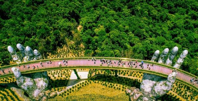 DA NANG - GOLDEN BRIDGE - BA NA HILLS.JPG