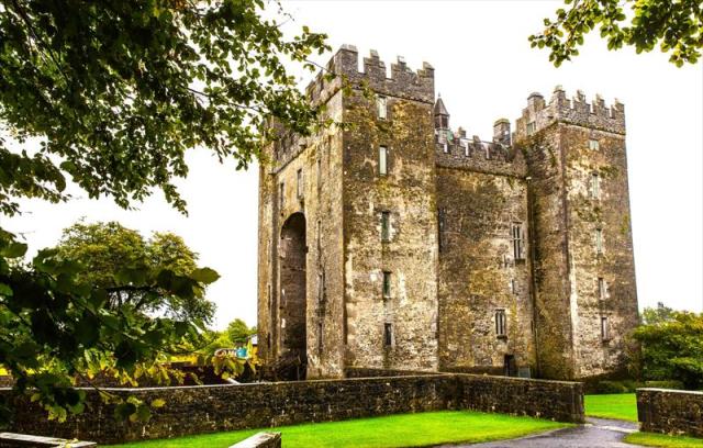 BUNRATTY CASTLE.JPG