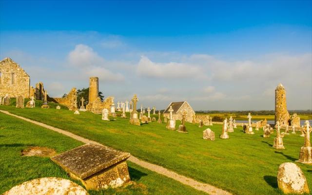 CLONMACNOISE.JPG