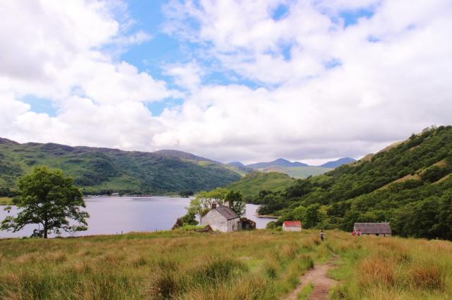 jezero Lomond mezi Inversnaid a Inverarnan