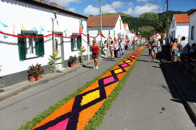 Sao Miguel - slavnost v městečku Sete Cidades
