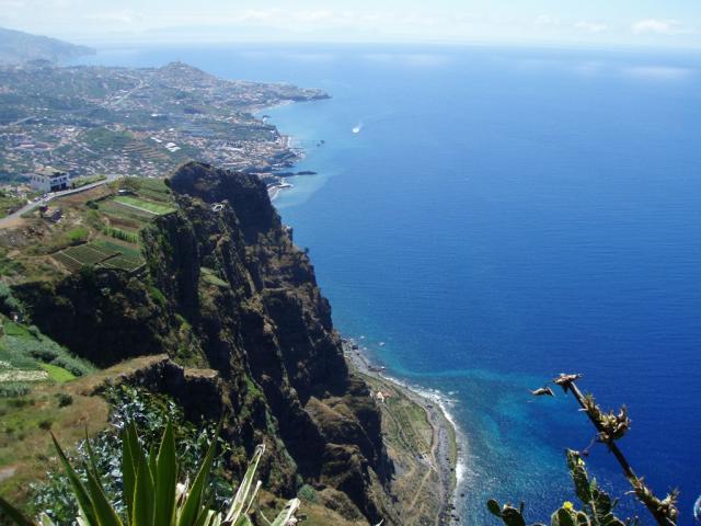 pohled z utesu Cabo Girao (580m)