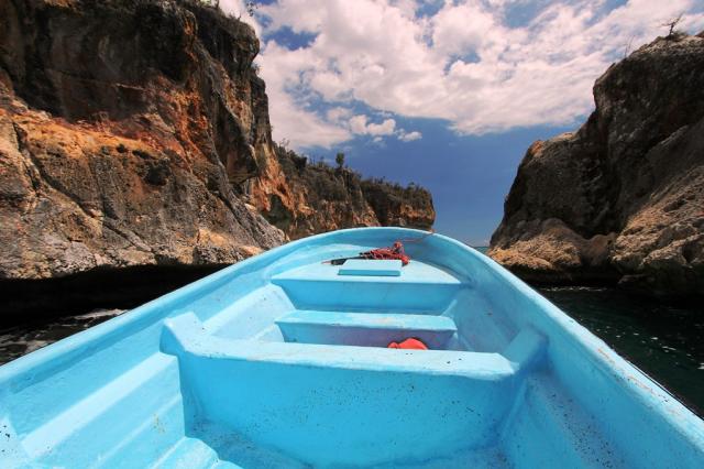 Loďkou na Bahía de las Aguilas