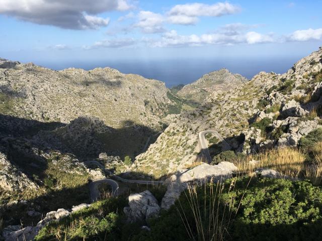 zatáčky při cestě do zátoky Sa Calobra tzv. Ďábelská silnice