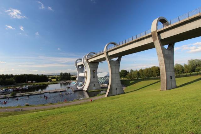 Falkirk Wheel - kanál na mostu