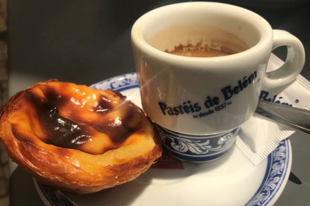 Lisabon - espresso a pastel de nata v Pastelaria de Belém 2