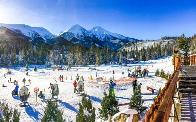 Okolí hotelu Magura