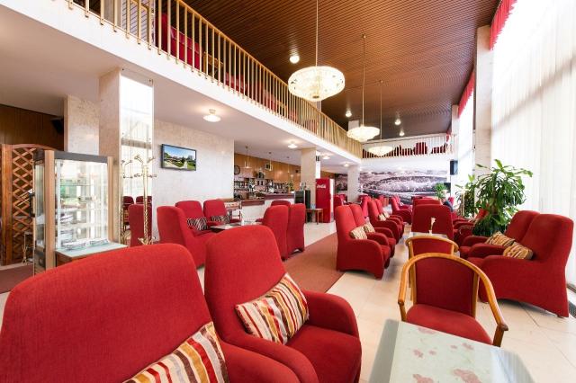 Lobby bar