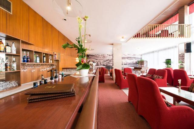 Lobby bar
