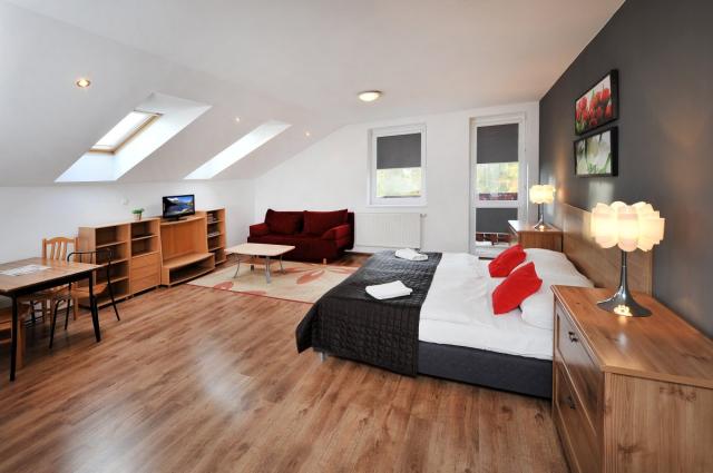 Studio 1/2+2