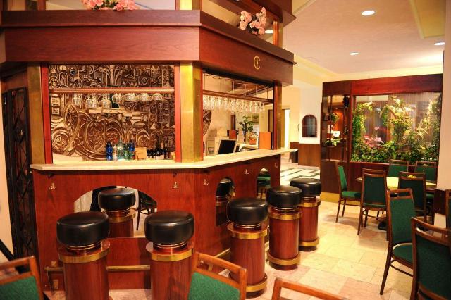 Lobby bar