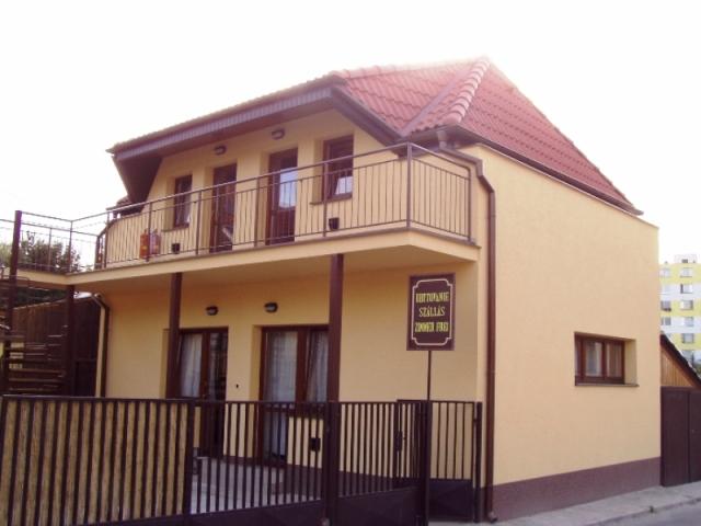 Dům se studii Petra nabízí ubytování ve čtyřech studiích pro 2-