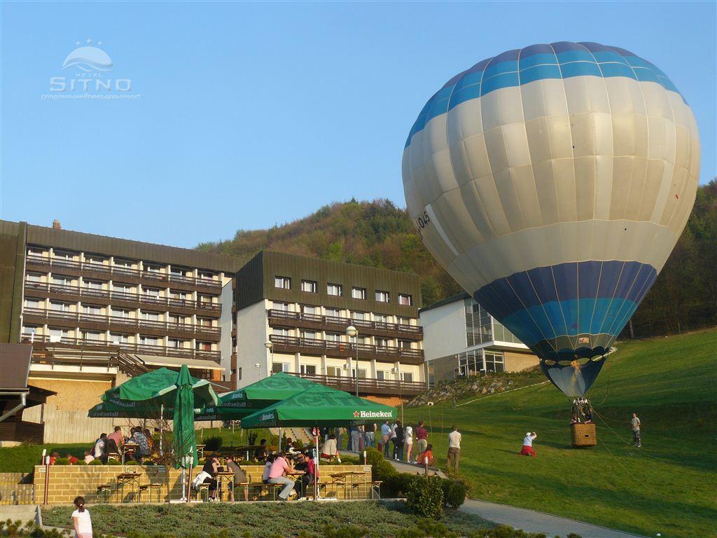 Okolí hotelu Sitno