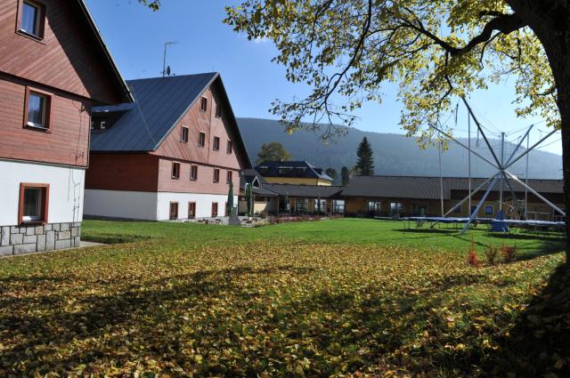 Budova rodinného penzionu Skiland Ostružná