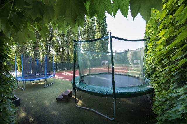 Okolí hotelu Therma