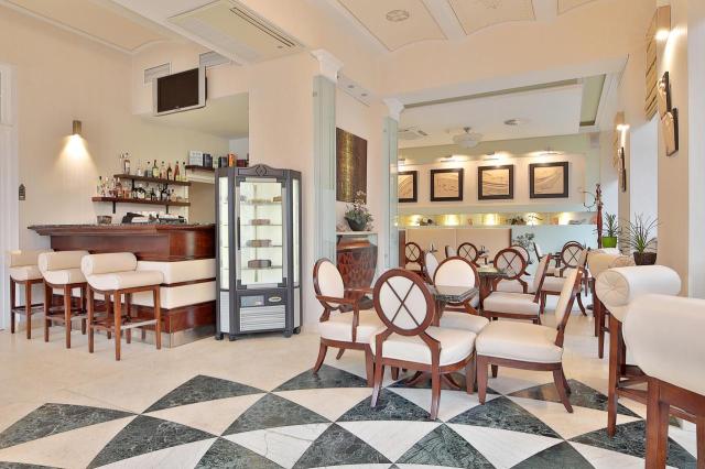 Lobby bar