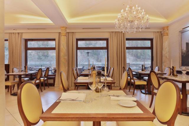 Restaurace hotelu Retro Riverside