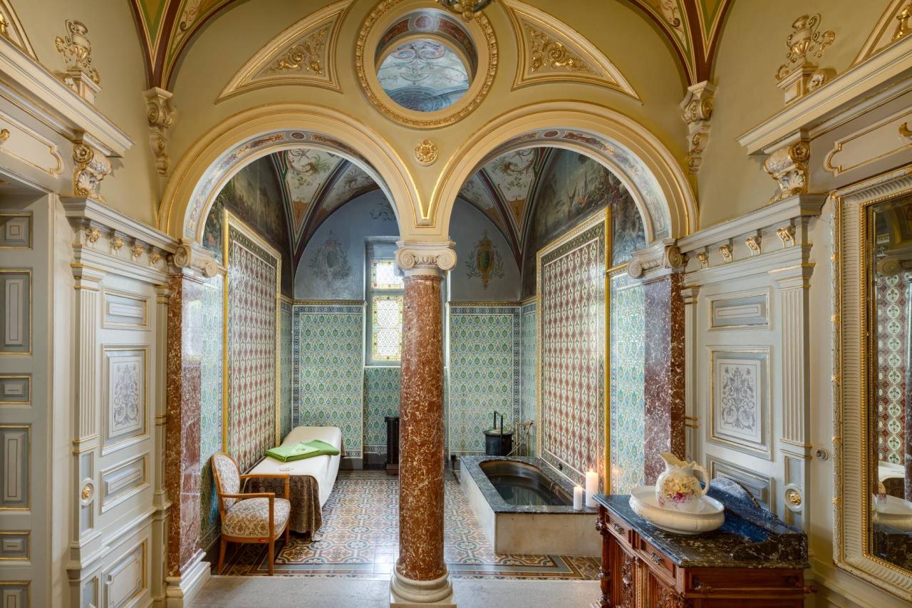 Royal cabin