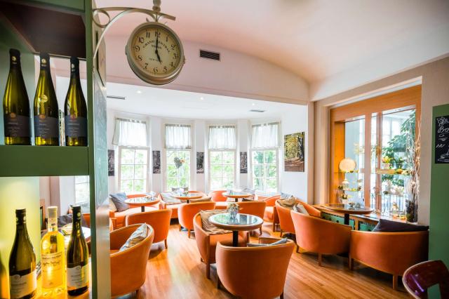Lobby bar