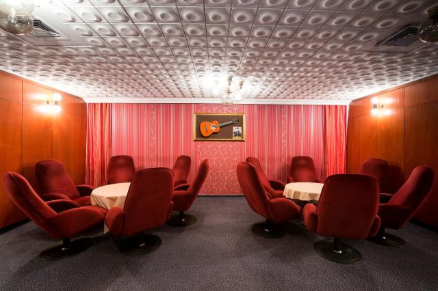 Lobby bar