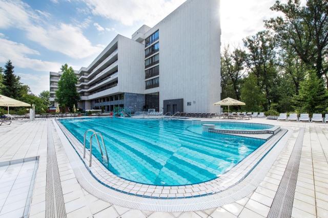 Venkovní bazén hotelu Balnea Esplanade