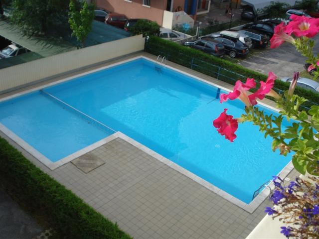 HOLIDAY bazen  piscina.JPG