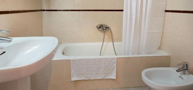 hotel-serhs-sorradaurada-habitacion-baño2.jpg