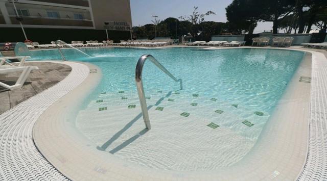 fotos entrada de la piscina.JPG