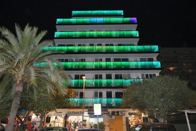 Europa - hotel v noci.jpg