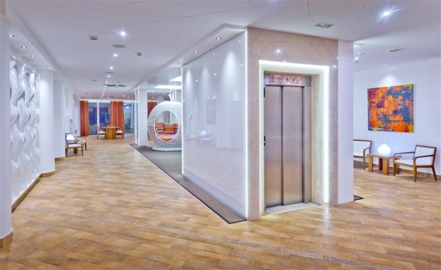 HALL06.jpg