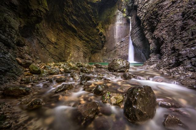 waterfall-1545322_1920.jpg