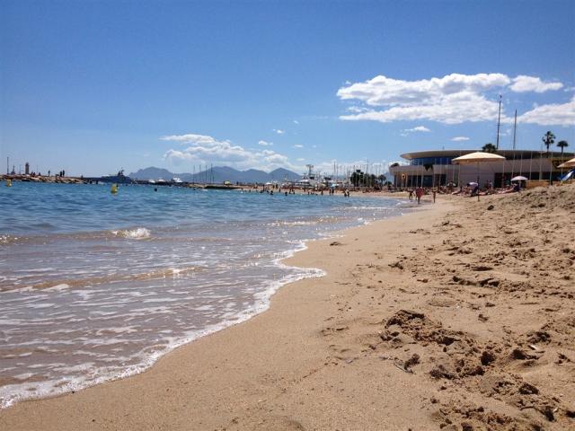 beach-1643435_1920.jpg