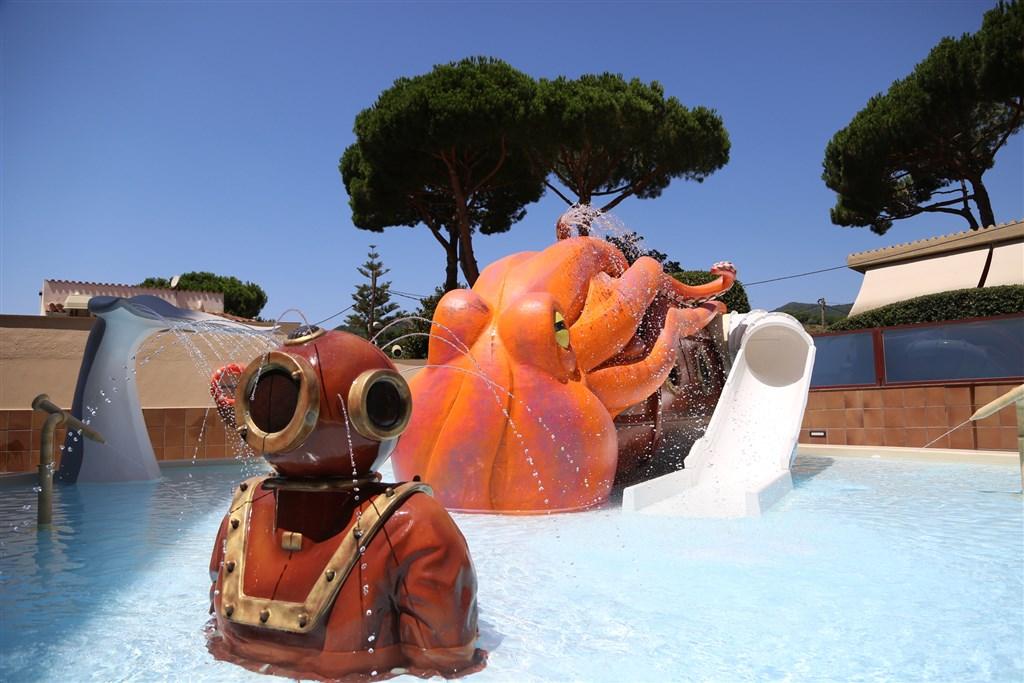Calella Palace_bazen_3.jpg