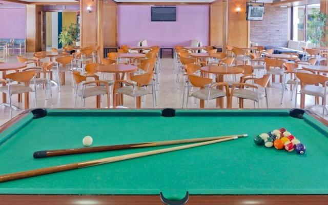 Cartago nova kulečník.jpg