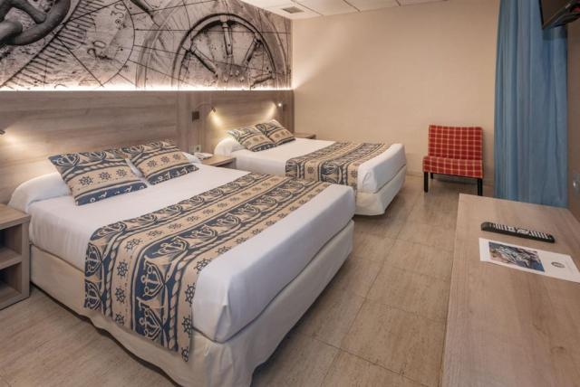 habitacio-familiar-hotel-maritim-calella-54.jpg