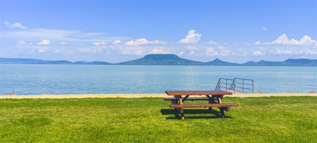 lake-balaton-7502567_1920.jpg