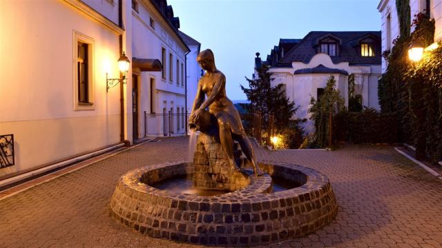statue-1871314_1920.jpg