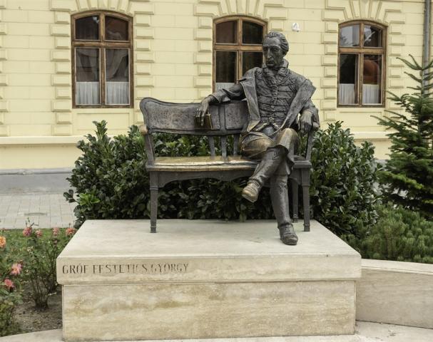 statue-3671355_1280.jpg