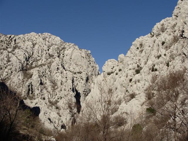 mountain-2426728_1920.jpg