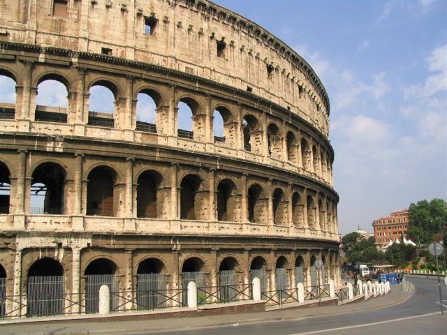 Roma_Colosseum.jpg