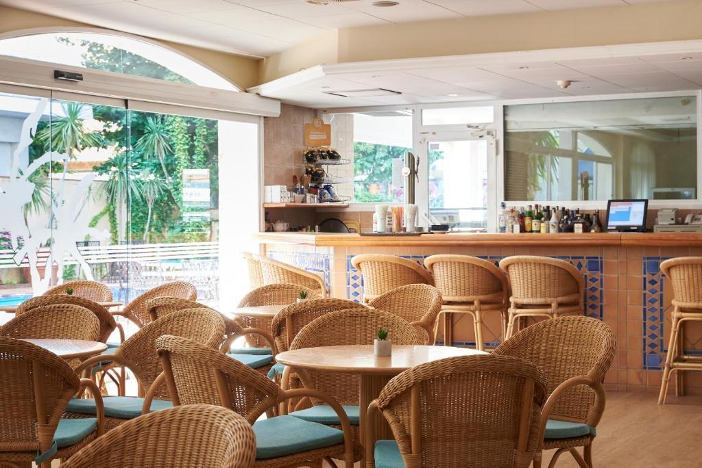 Les Palmeres_bar_2.jpg