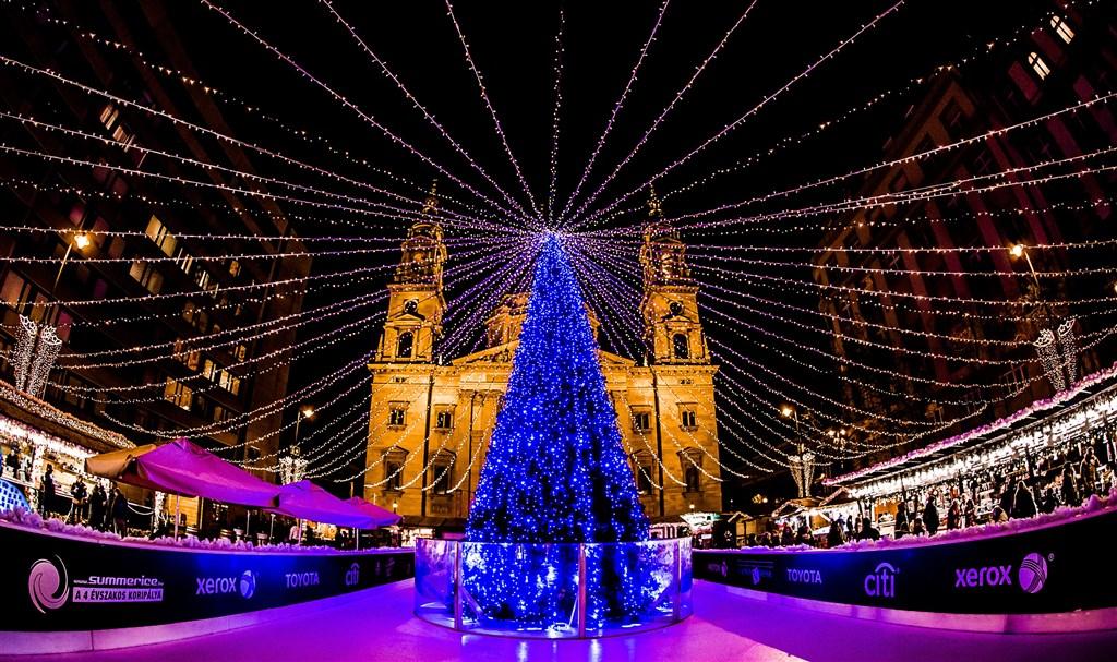 Advent v Budapešti a termály v Györu